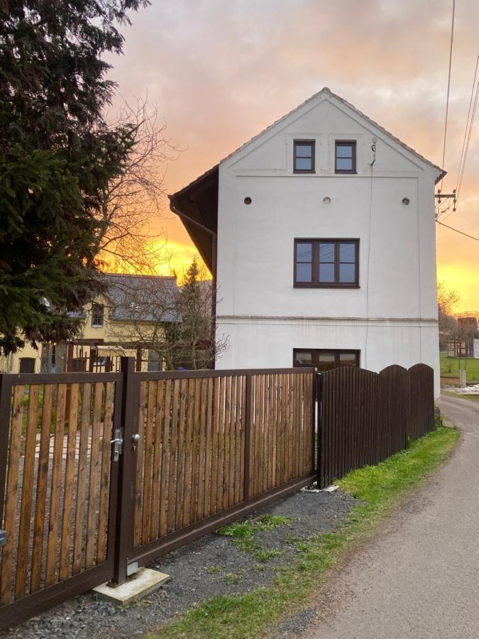 Pokoje V Chalupe Pod Milesovkou Apartment Velemin Luaran gambar